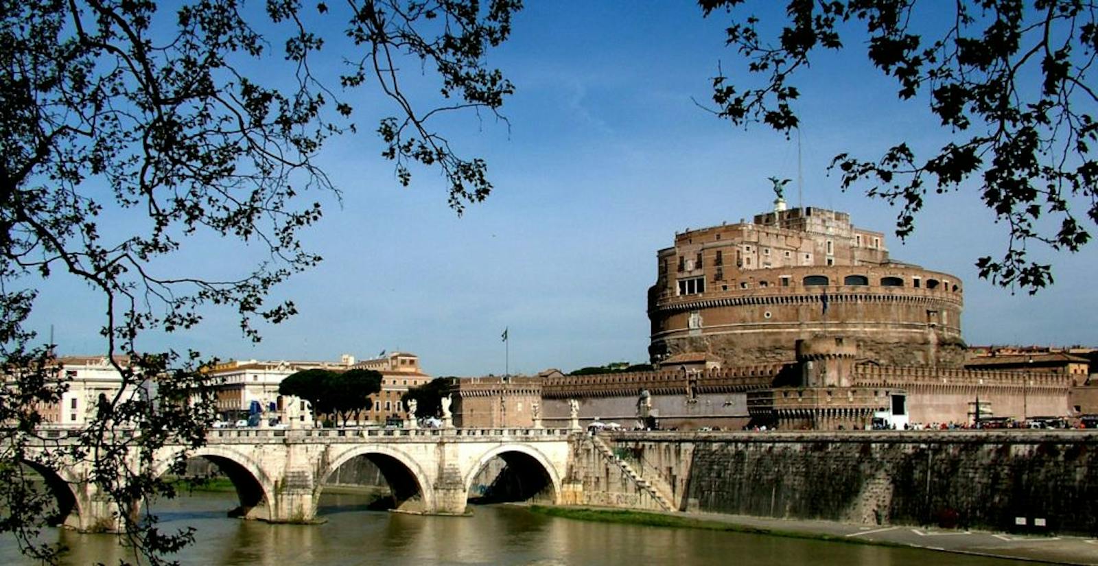 le Château Saint-Ange vu depuis le pont